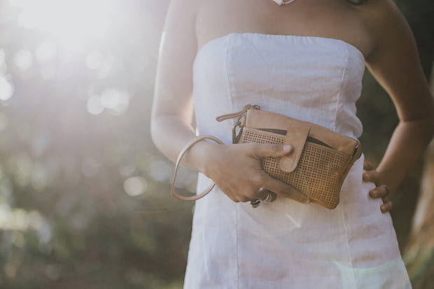 Flip Crossbody | Taupe