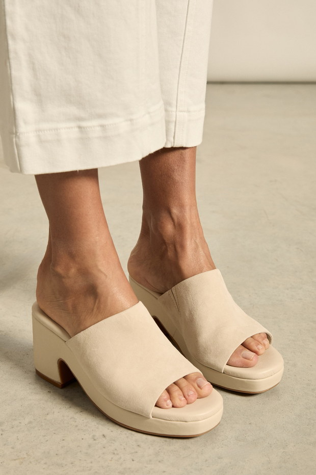 Zoe kratzmann Gather Mule Cashew